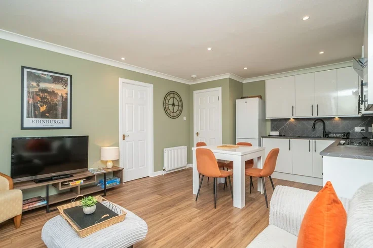 Flat Russell Gardens in City of Edinburgh