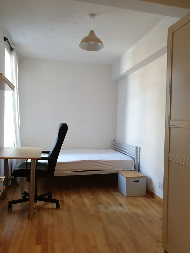 Room Churchway in Greater London