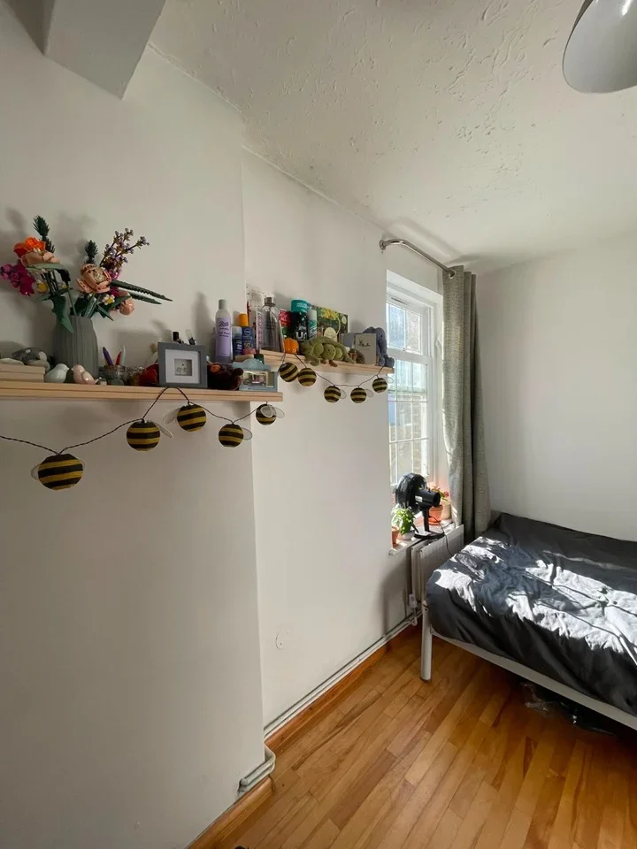 Room Churchway in Greater London