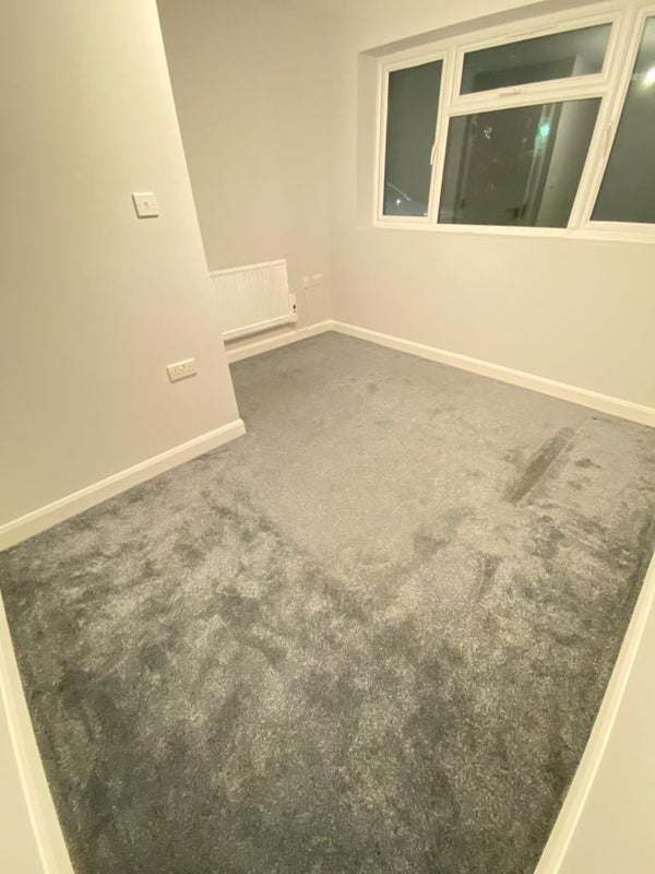 Flat Canberra Road in Greater London