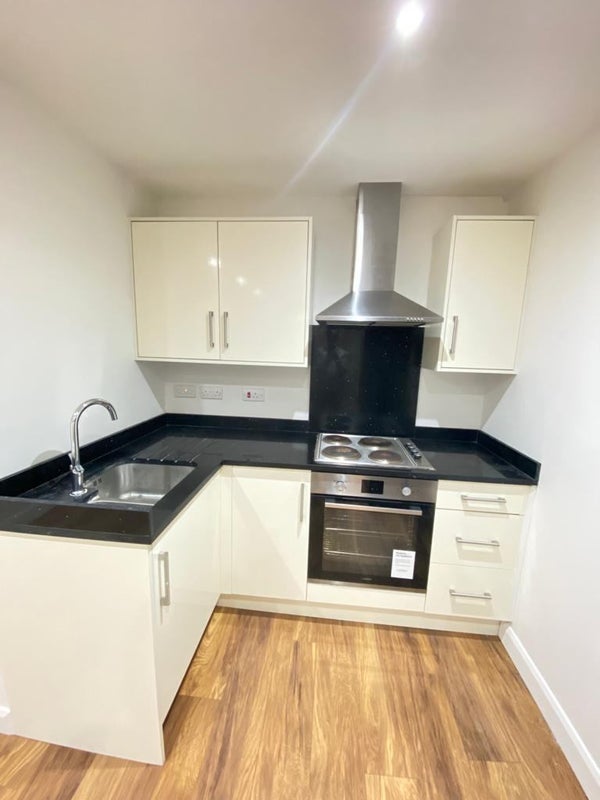Flat Canberra Road in Greater London
