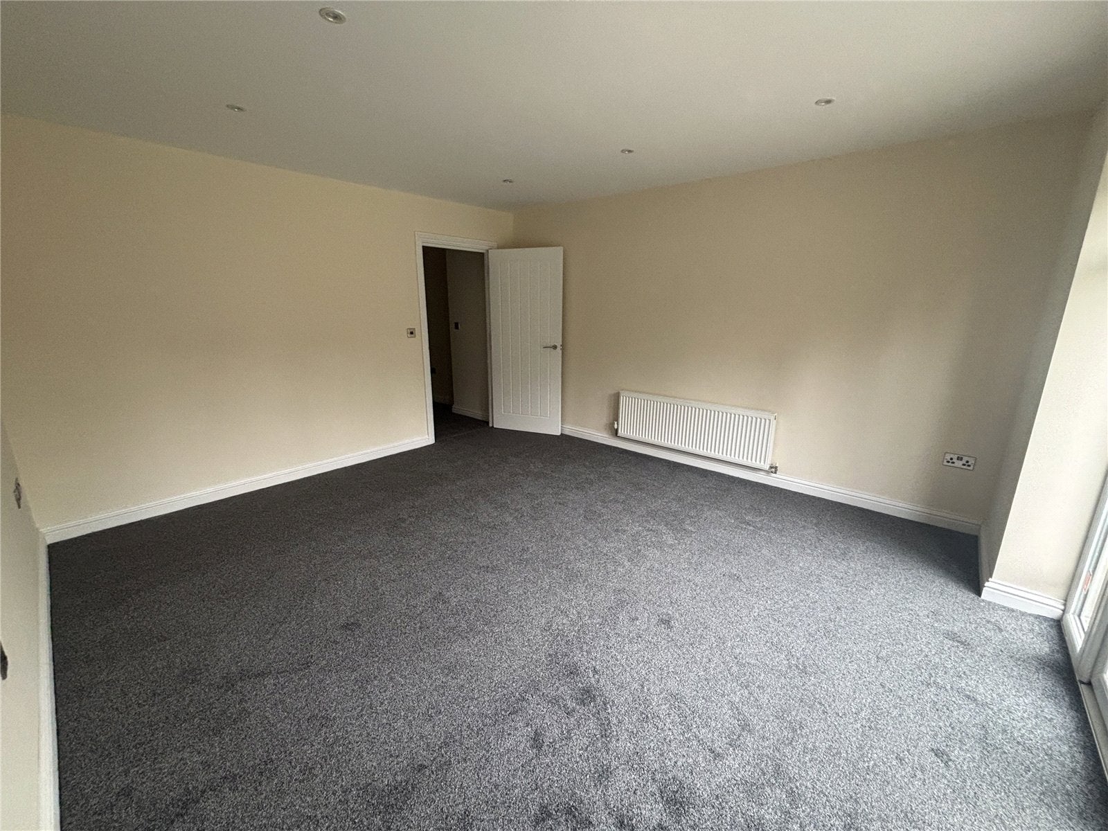 Flat New Penkridge Road in Cannock Chase