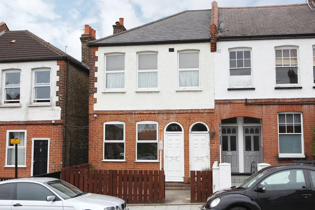 Flat Lyham Road in Greater London