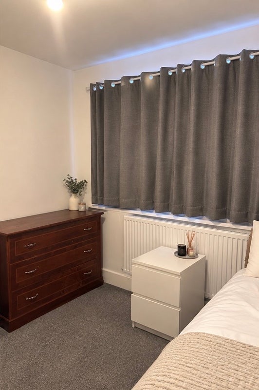 Room Lawrence Avenue in Greater London