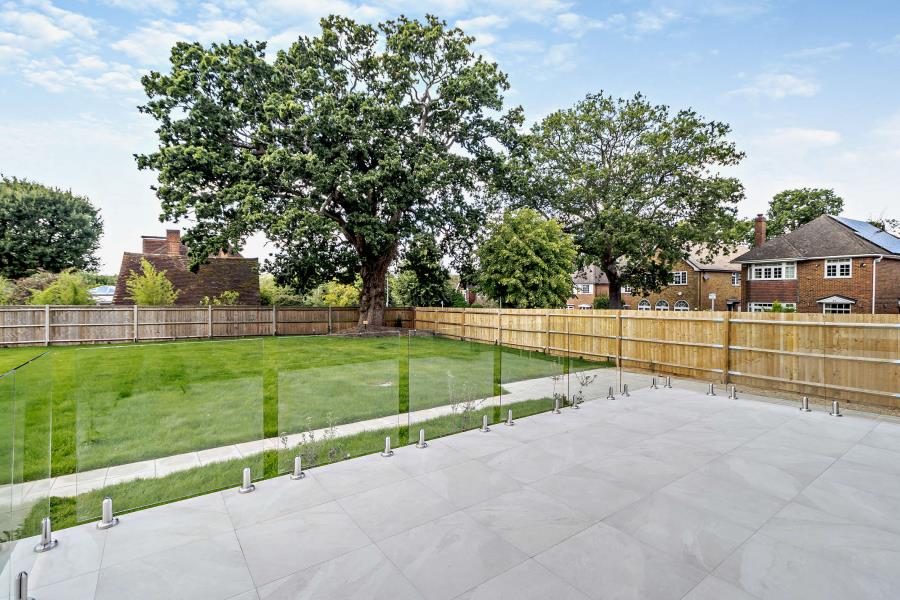 Flat Sandy Lodge Way in Greater London