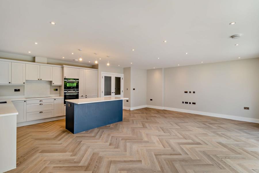 Flat Sandy Lodge Way in Greater London