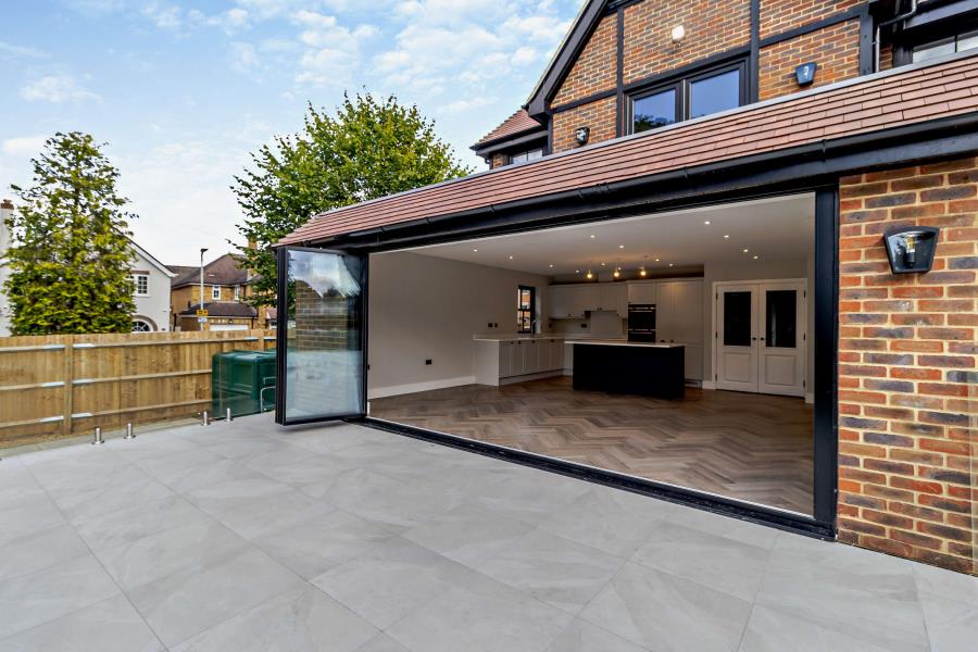Flat Sandy Lodge Way in Greater London