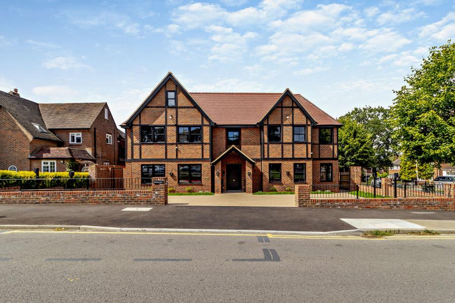 Flat Sandy Lodge Way in Greater London