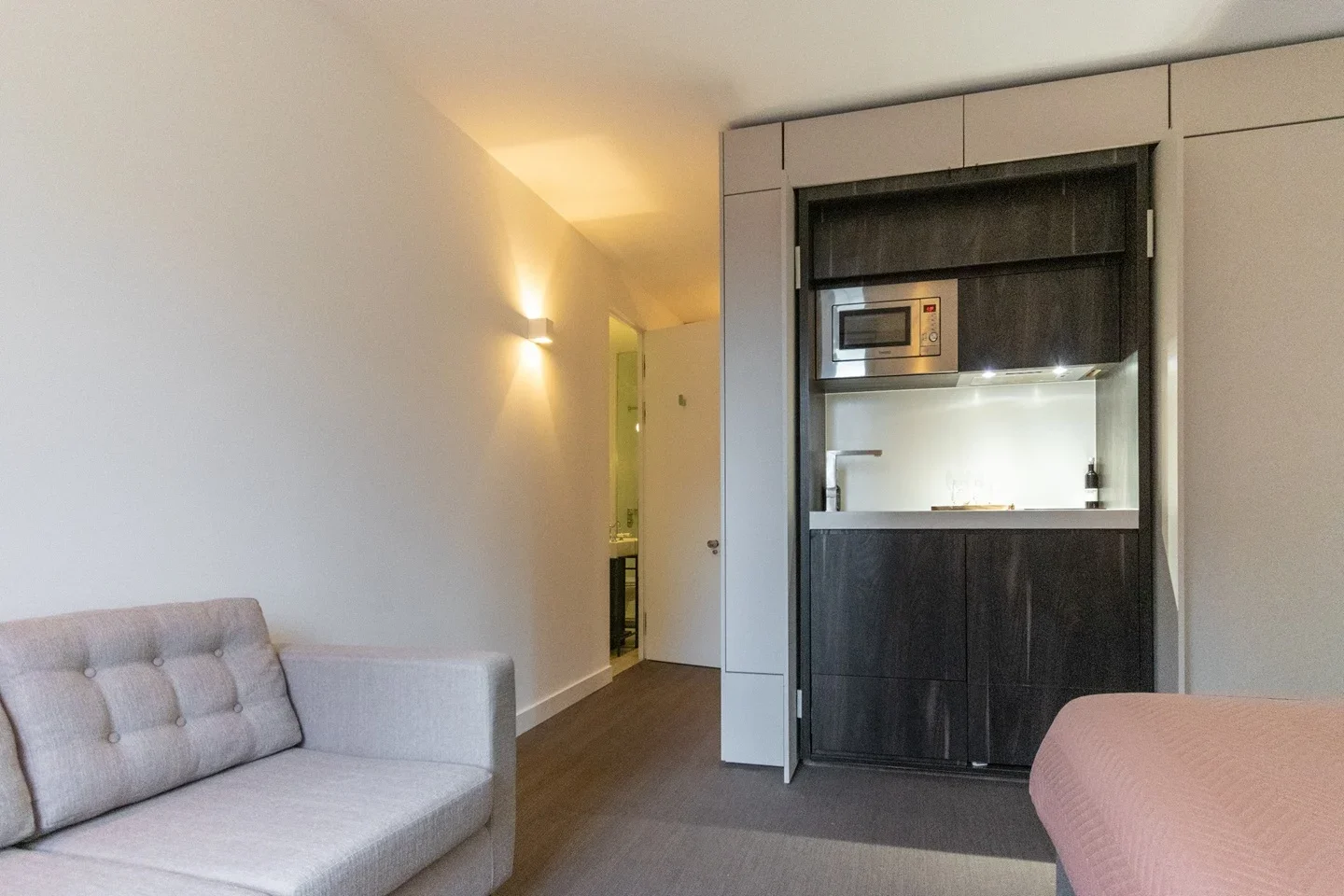 Flat Staines Road in Greater London