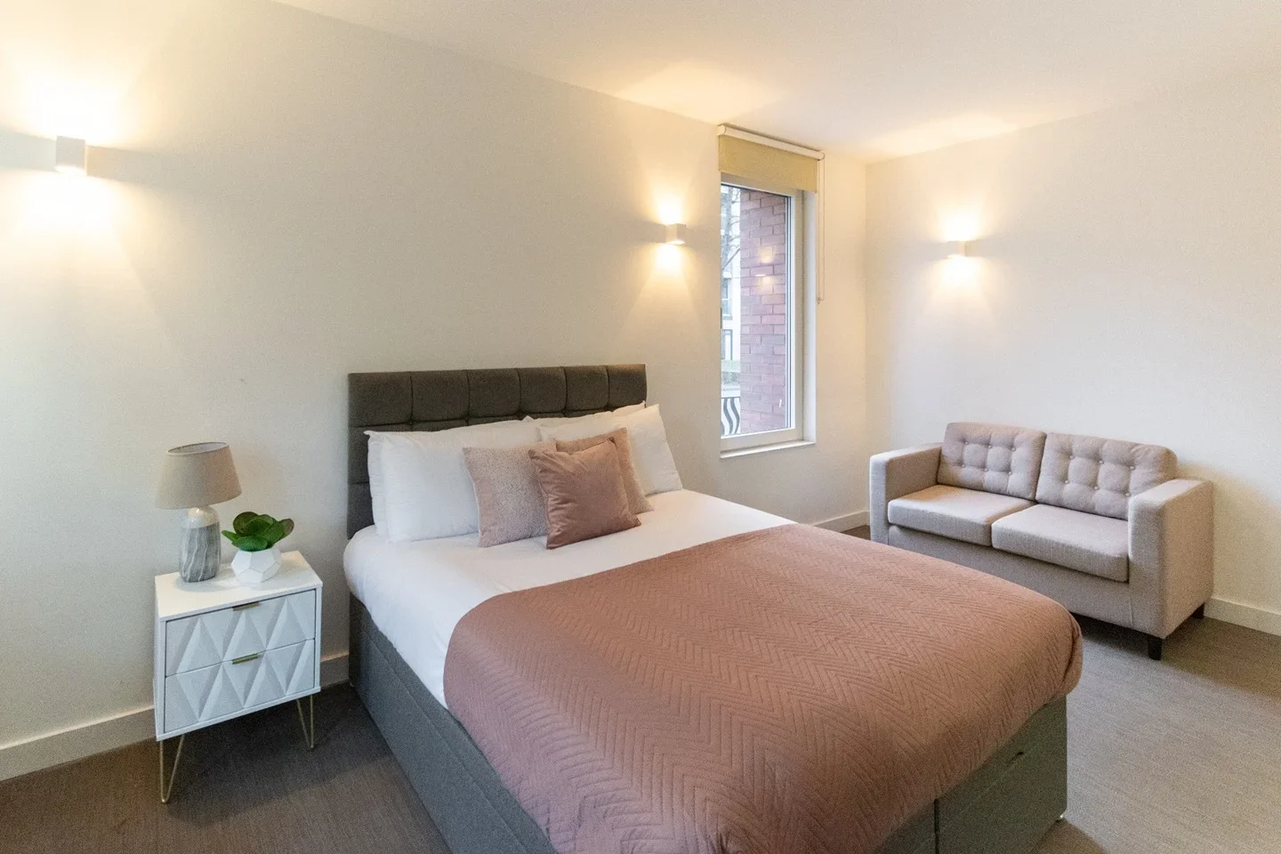 Flat Staines Road in Greater London