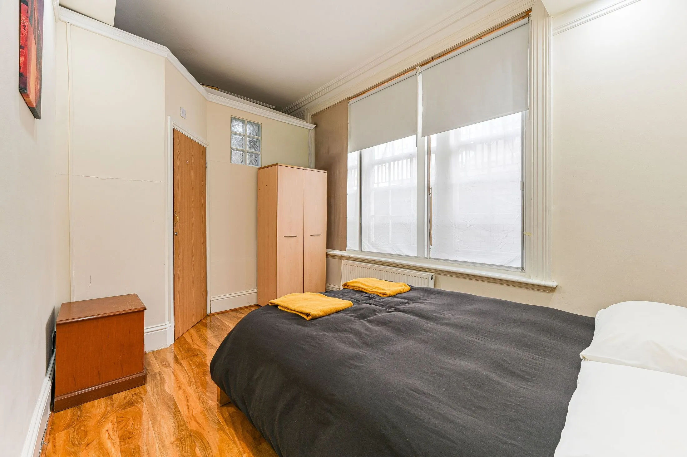 Flat Pembroke Road in Greater London
