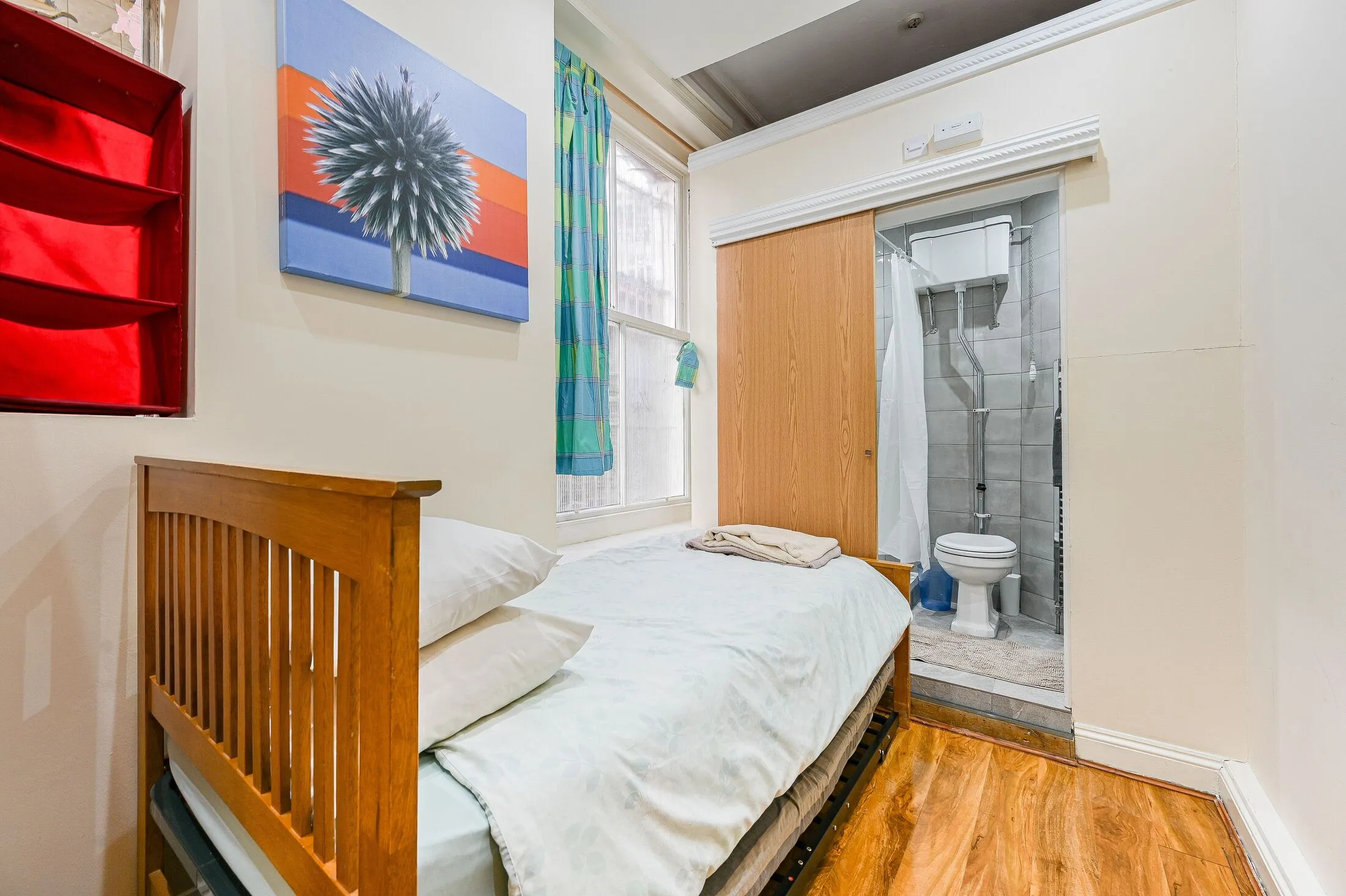 Flat Pembroke Road in Greater London