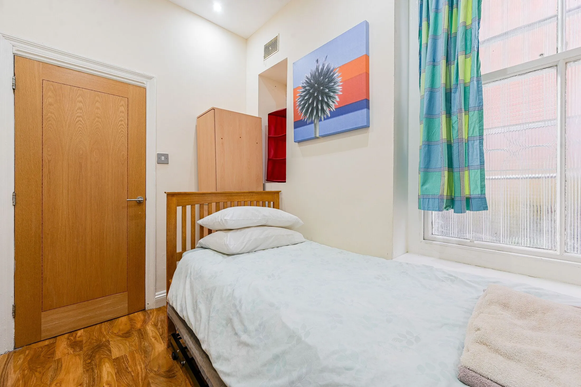 Flat Pembroke Road in Greater London