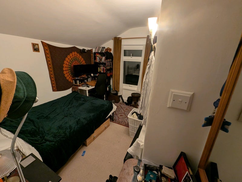 Room Carrington Road in Bristol