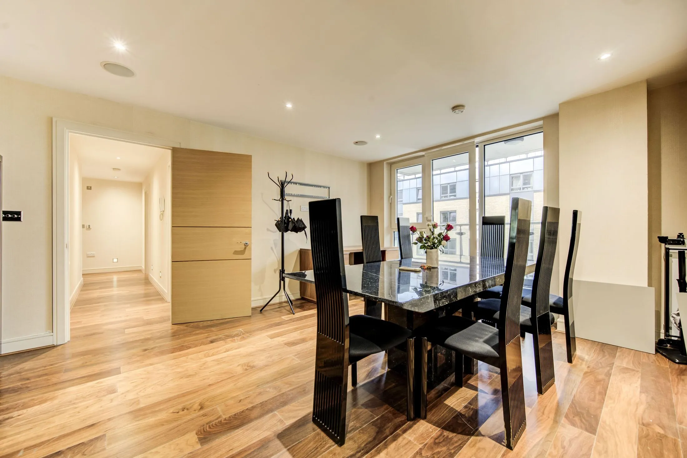 Flat Stephendale Road in Greater London