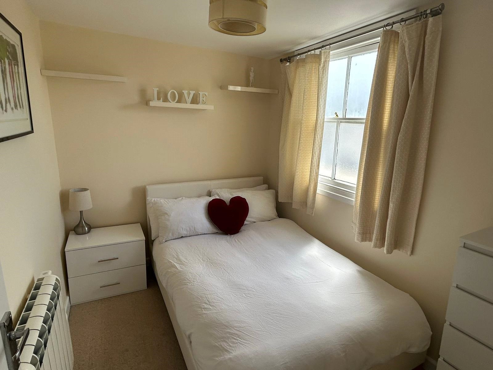 Flat Clarence Square in Cheltenham
