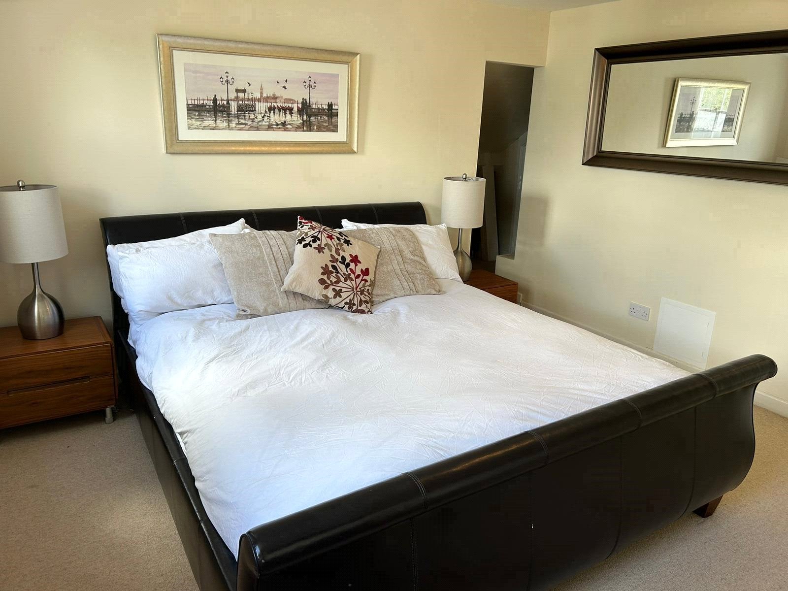 Flat Clarence Square in Cheltenham