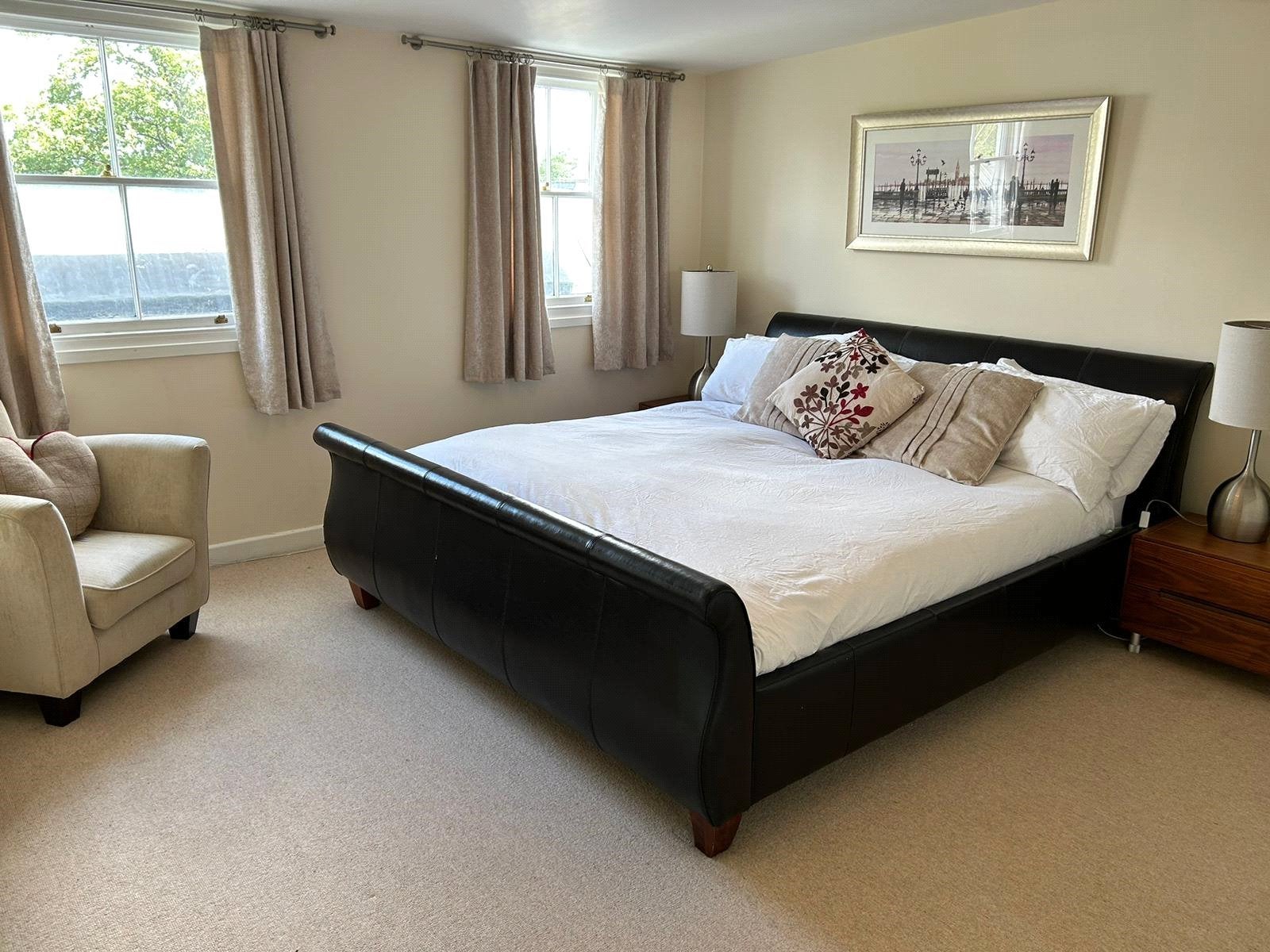 Flat Clarence Square in Cheltenham