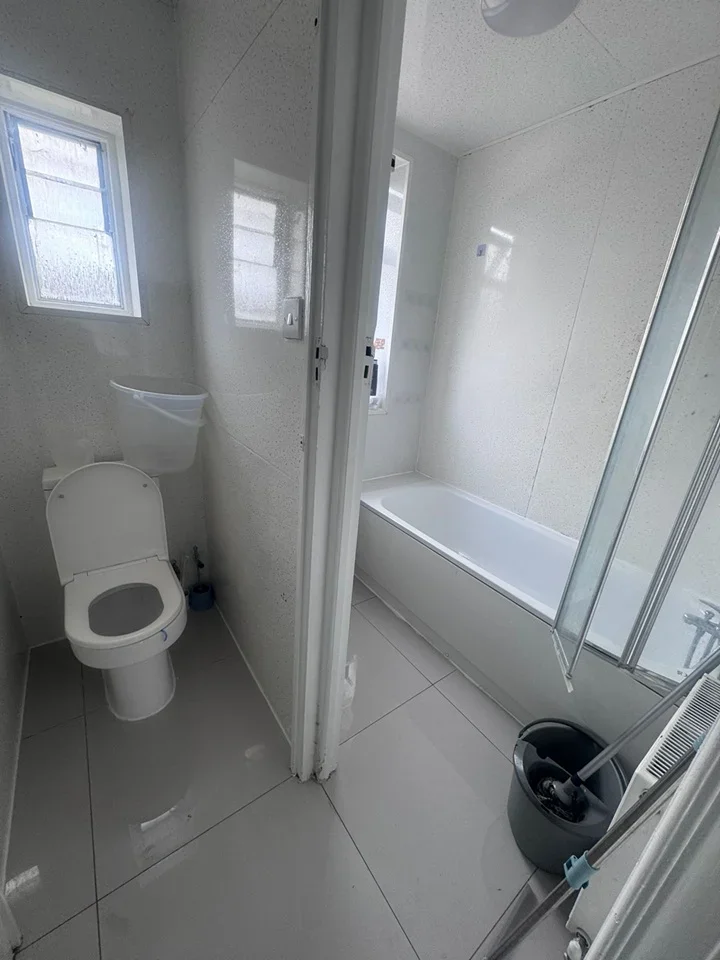 Room Queenborough Gardens in Greater London