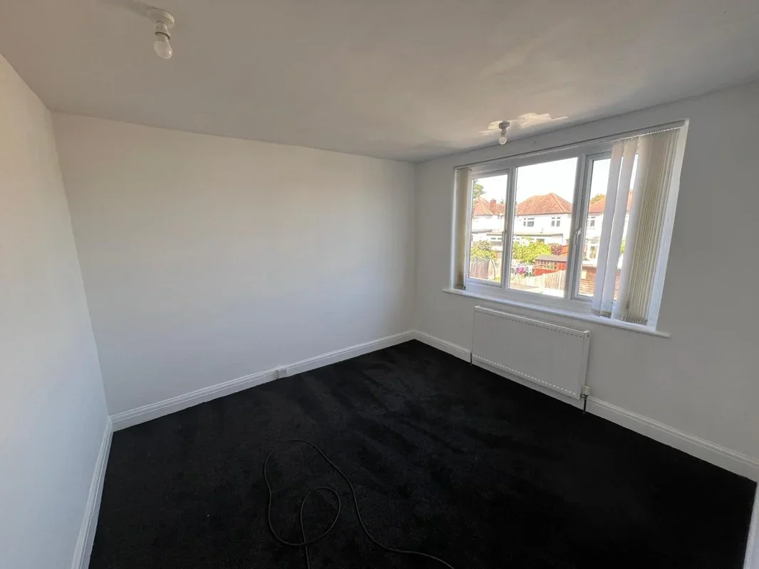 Room Queenborough Gardens in Greater London
