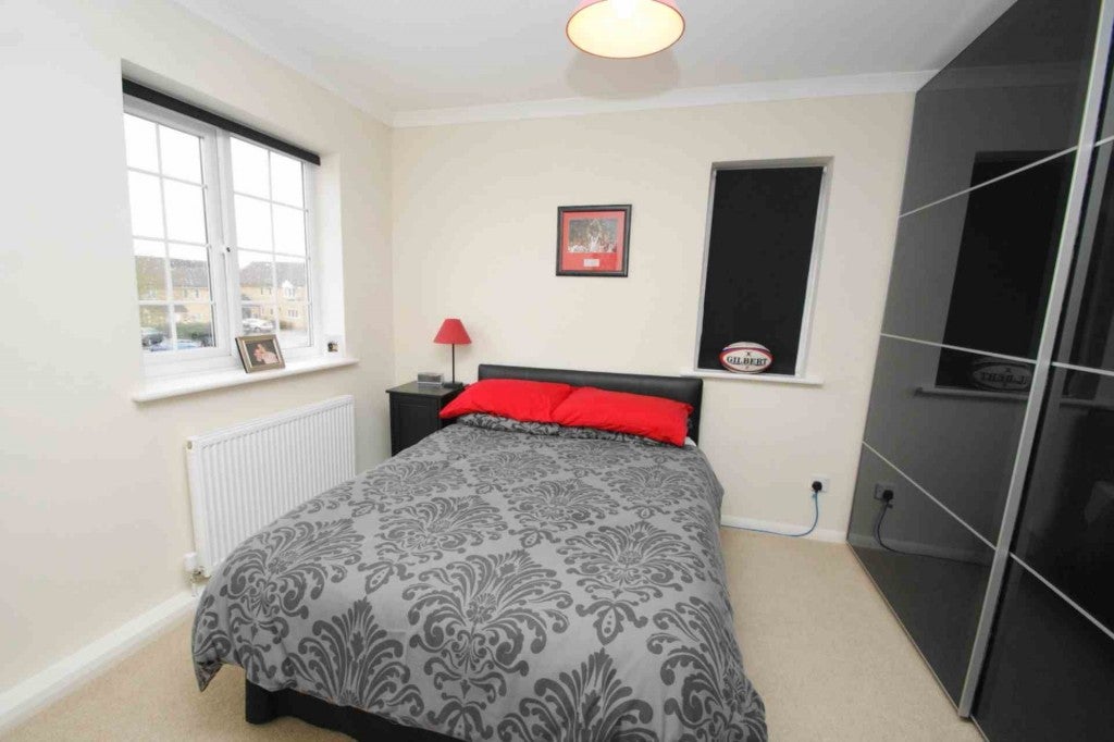 Flat The Lawns in Dacorum