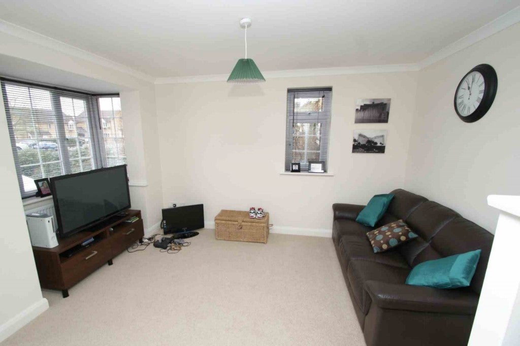 Flat The Lawns in Dacorum