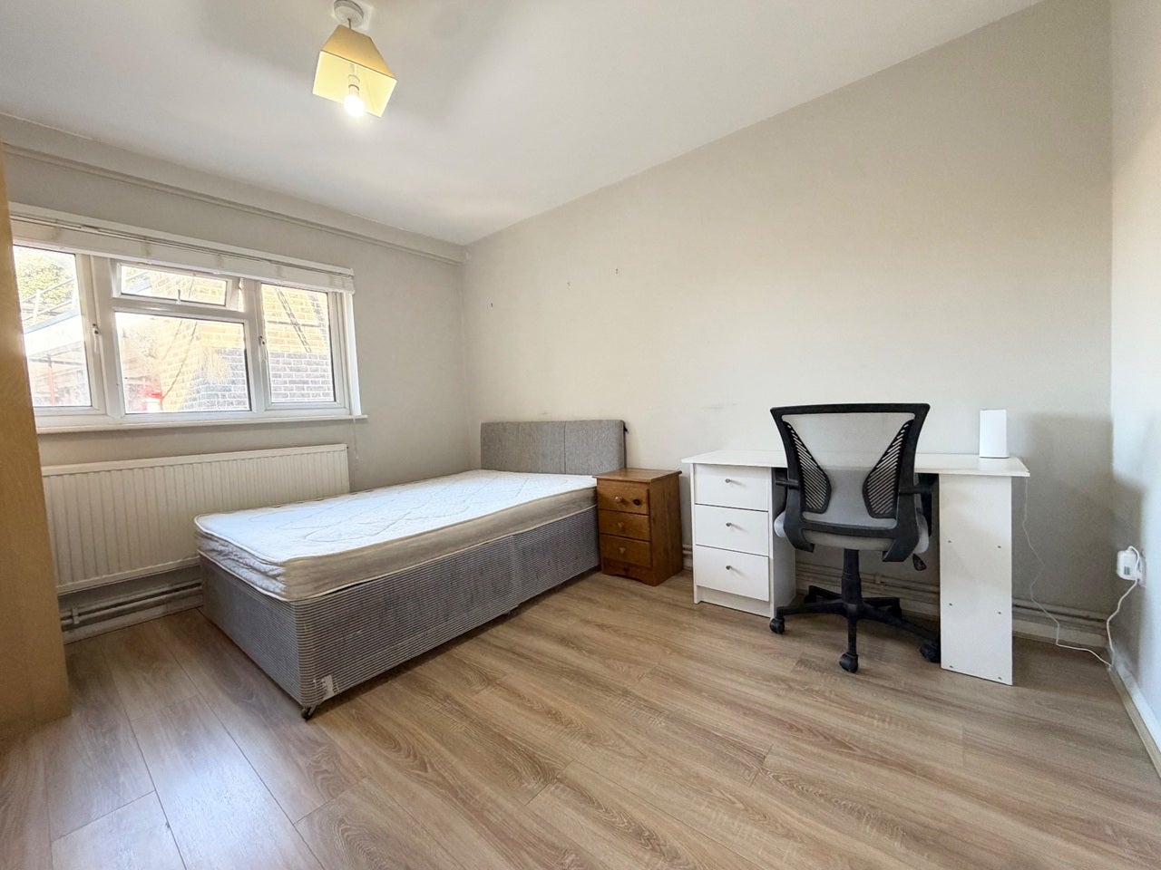 Flat New North Road in Greater London