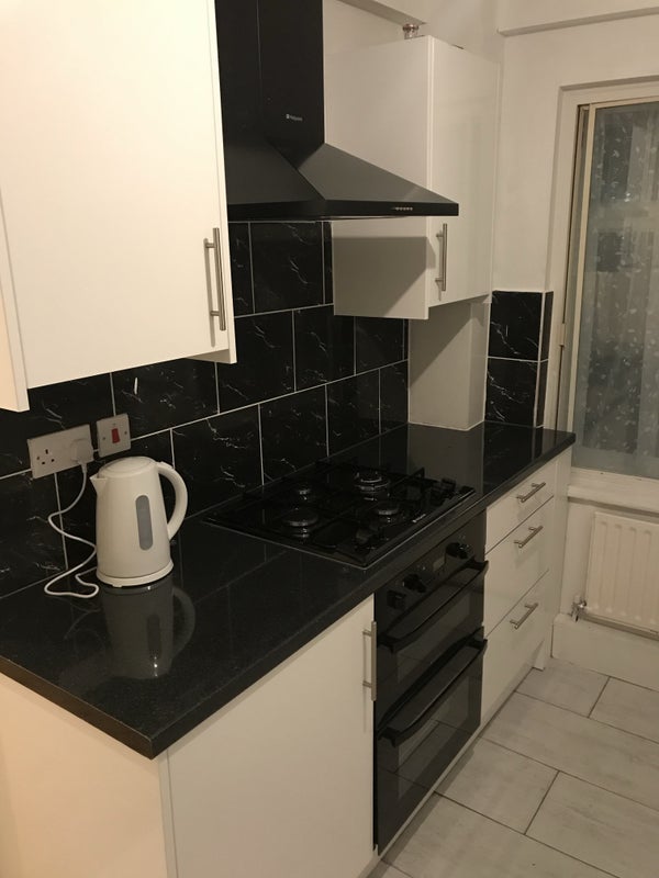 Room Pitt Crescent in Greater London