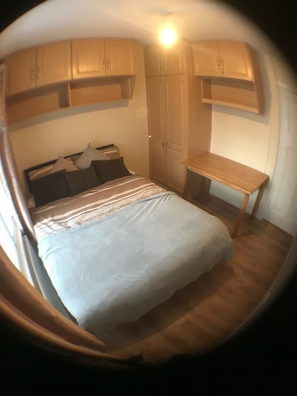 Room Pitt Crescent in Greater London