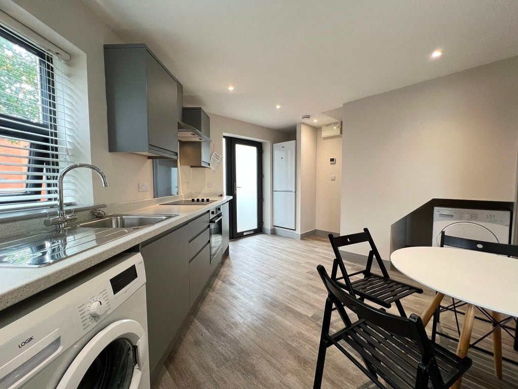 Flat Stratford Road in Nottingham