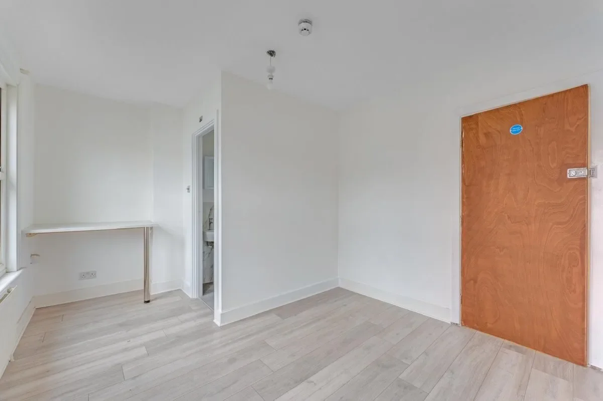Room Frederick Road in Greater London