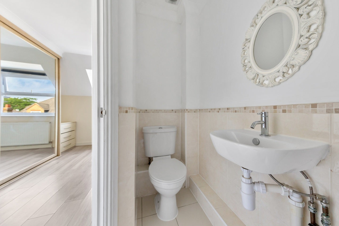 Flat Ravenscroft Road in Greater London