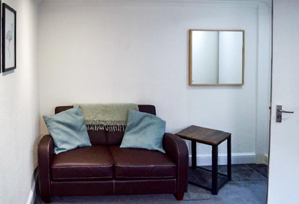 Flat Upper Britton Place in Gillingham