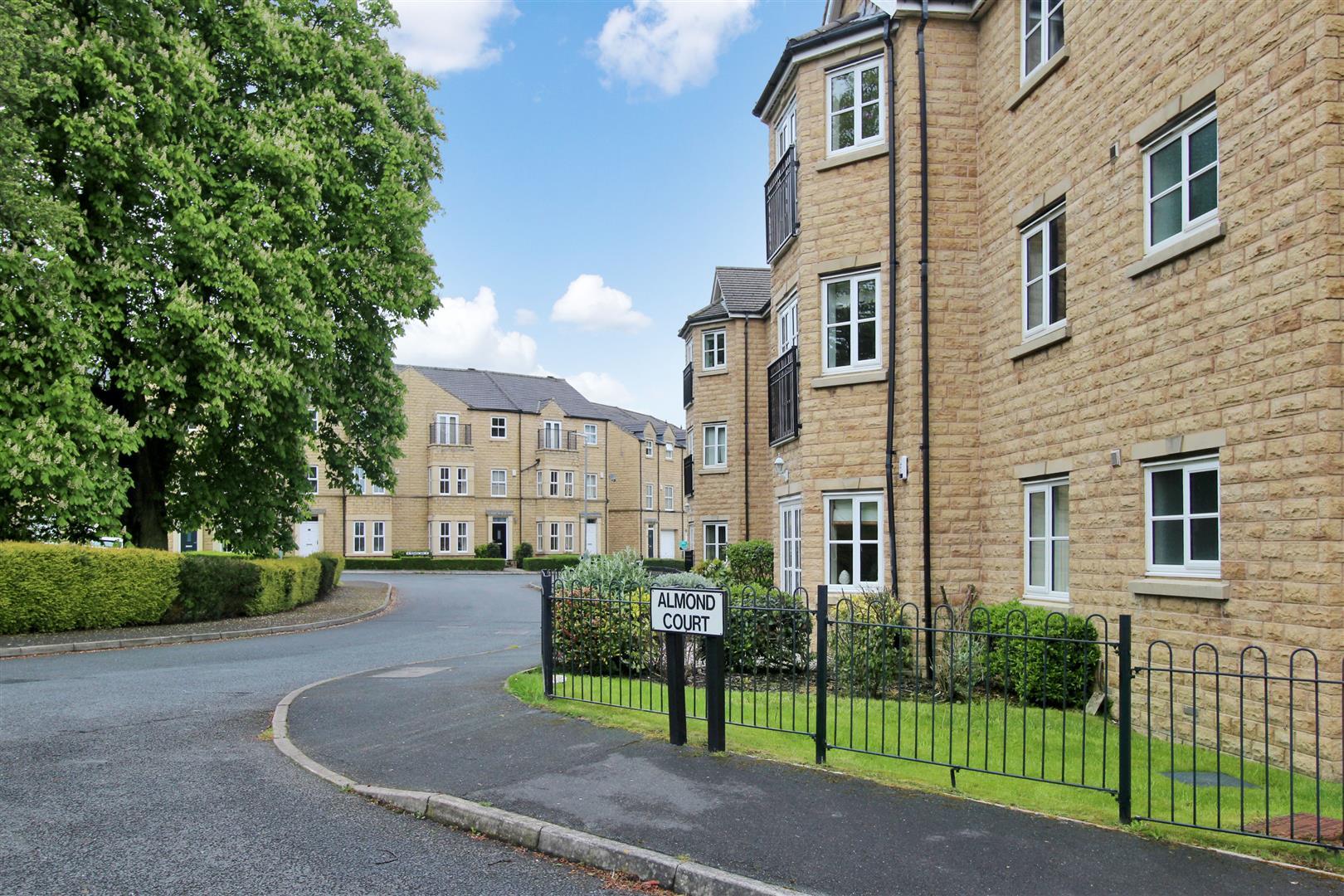 Flat Almond Court in Halifax