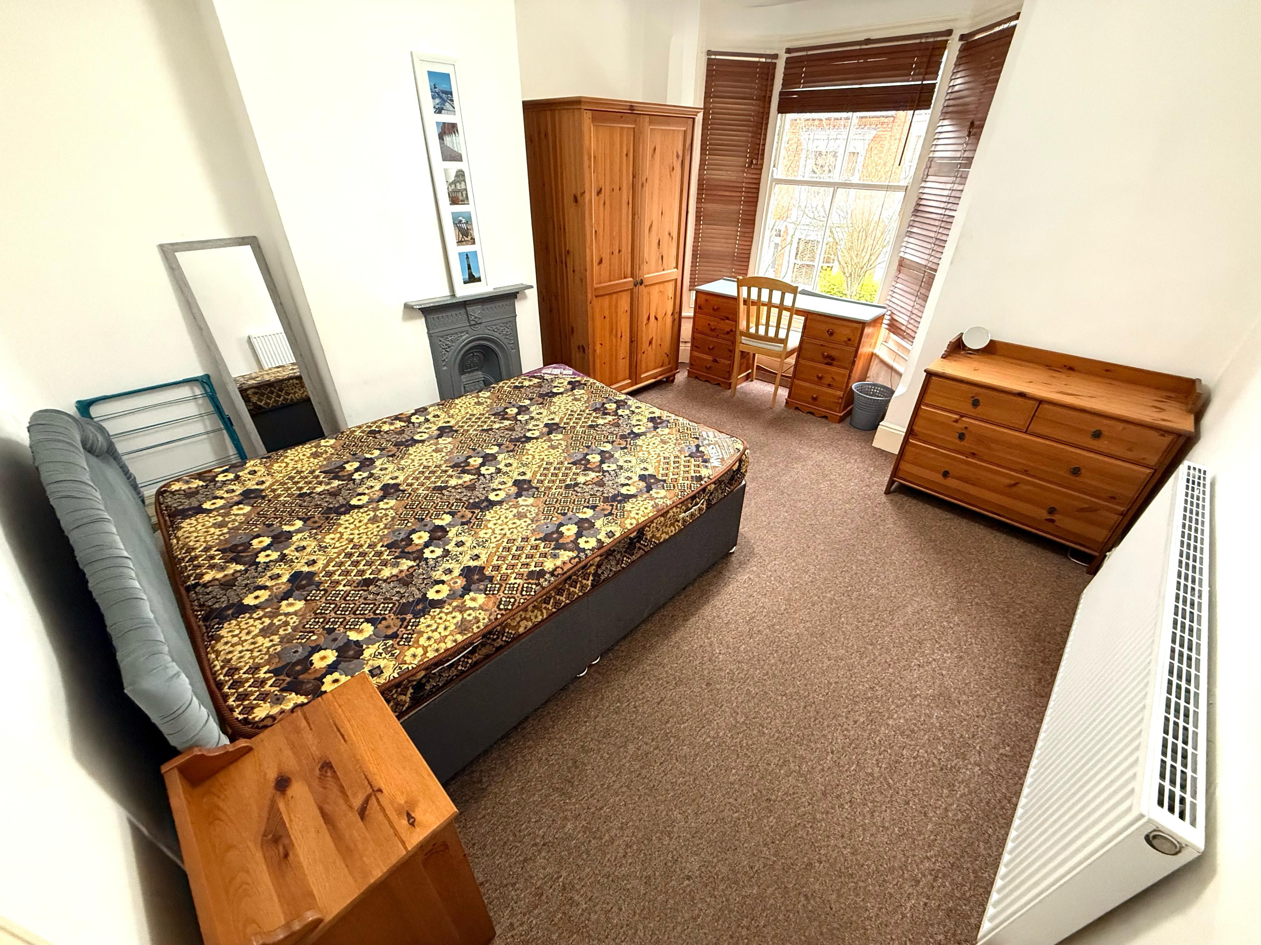 Room Harrow Road in Leicester