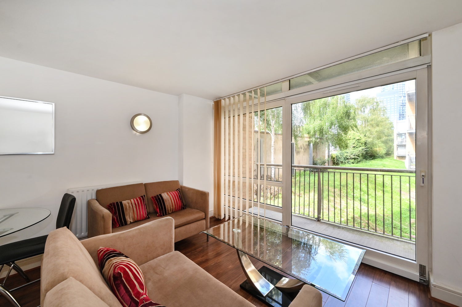 Flat Cassilis Road in Greater London