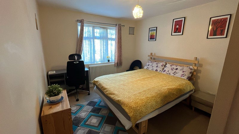 Room Duff Street in Greater London