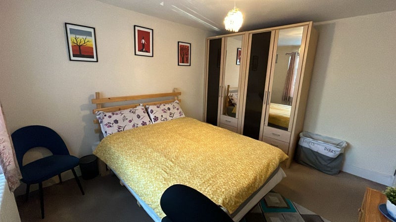 Room Duff Street in Greater London