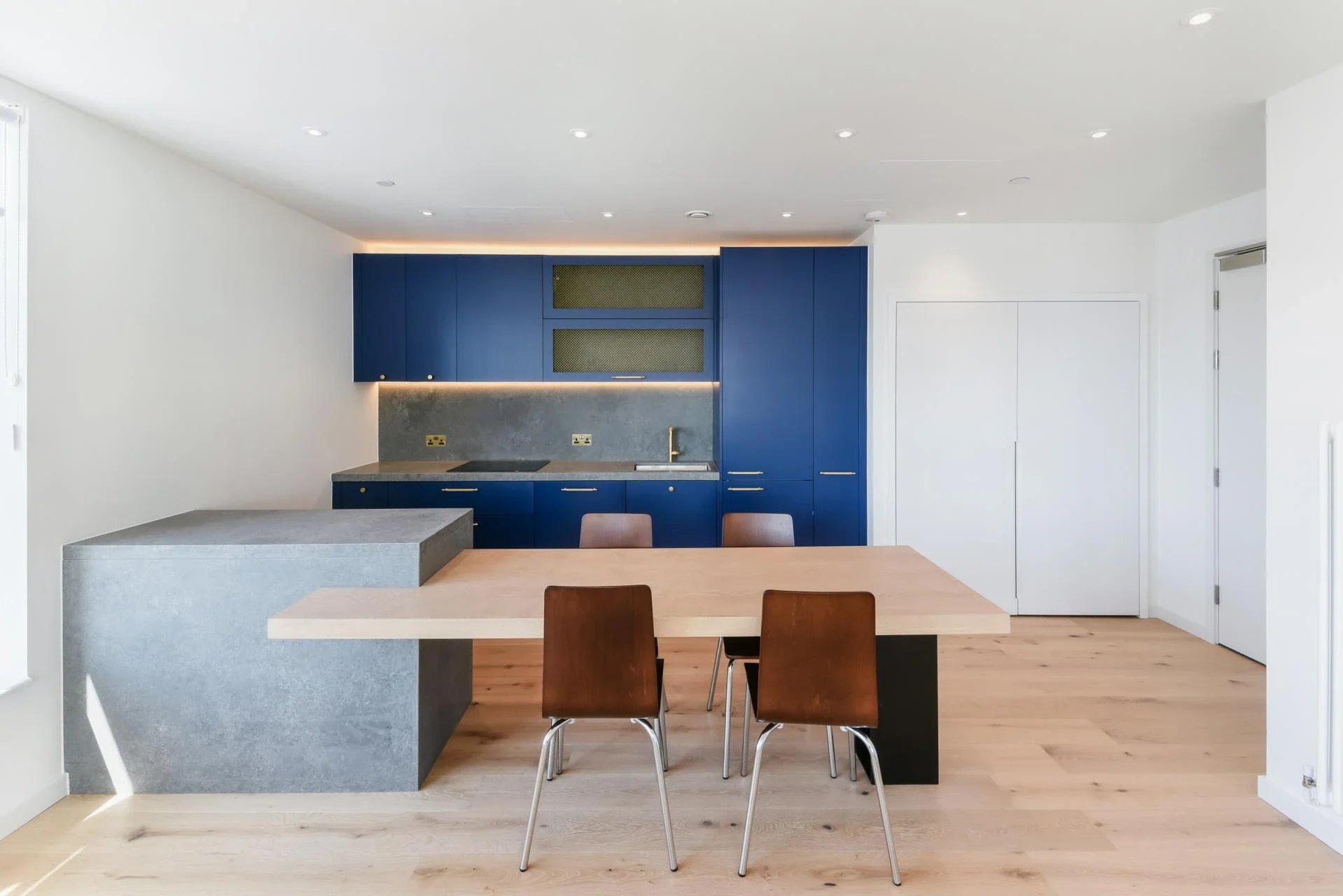 Flat Orchard Place in Greater London