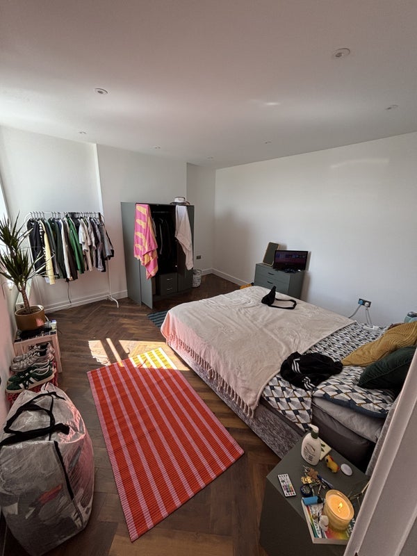 Room Rushey Green in Greater London