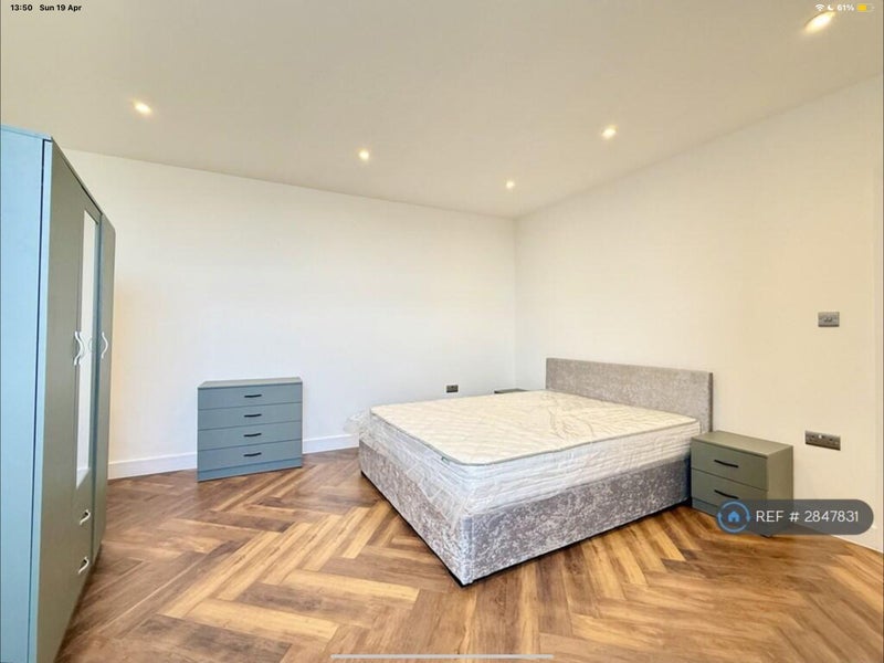 Room Rushey Green in Greater London