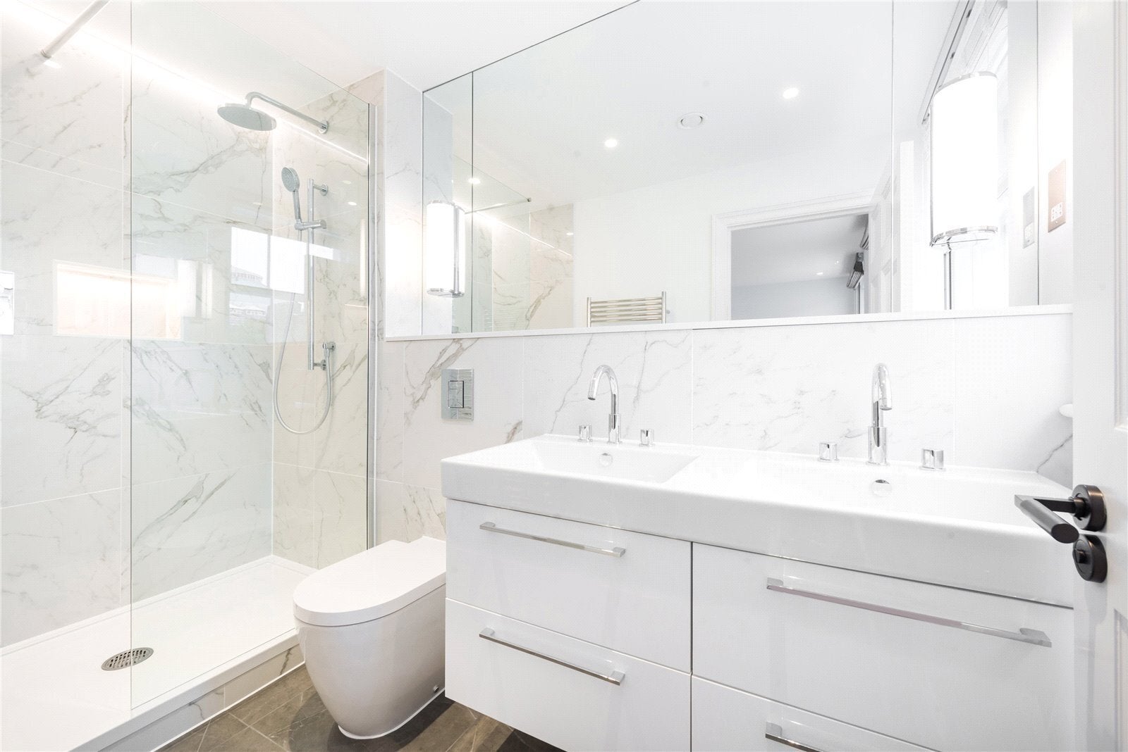Flat Montague Street in Greater London