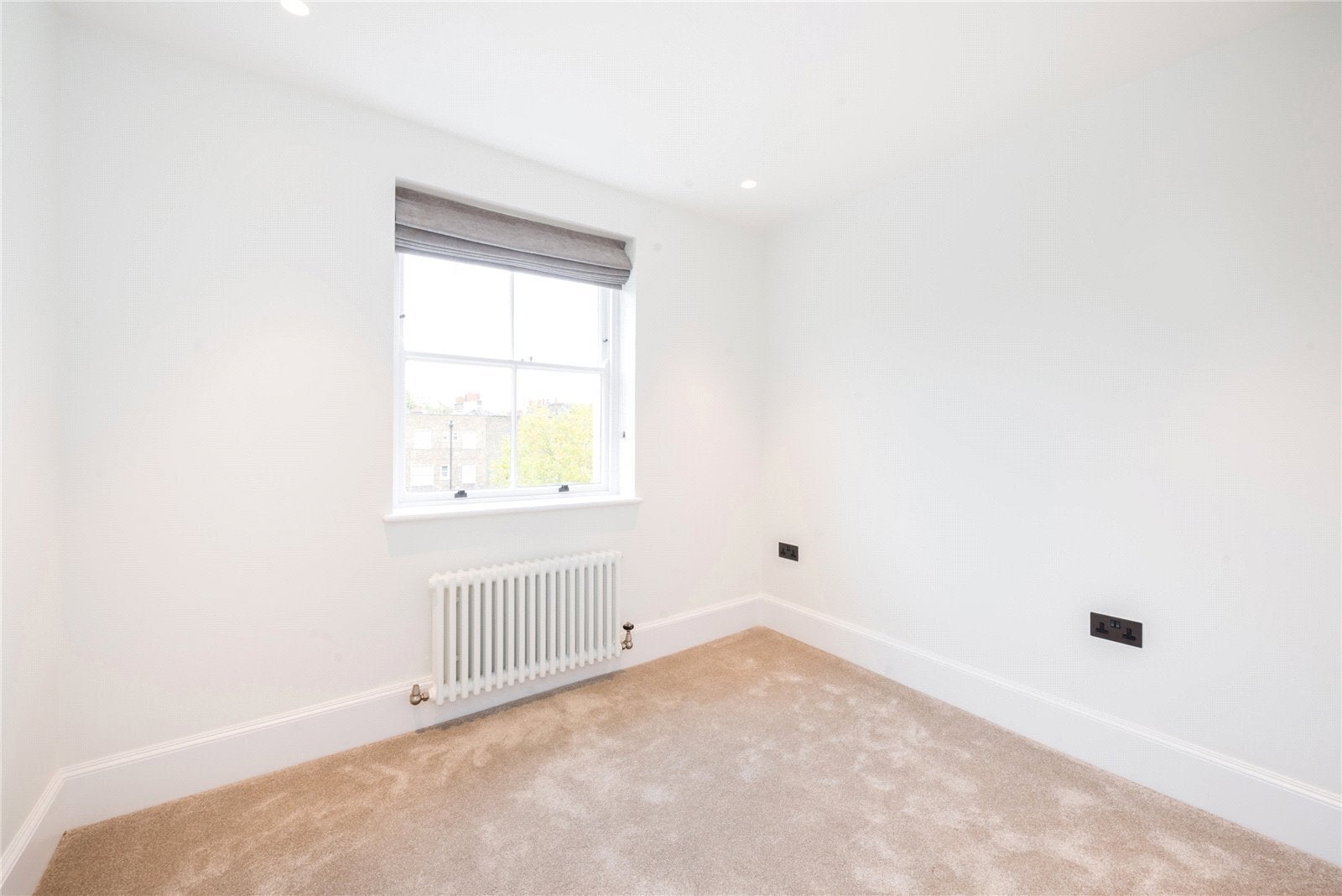 Flat Montague Street in Greater London
