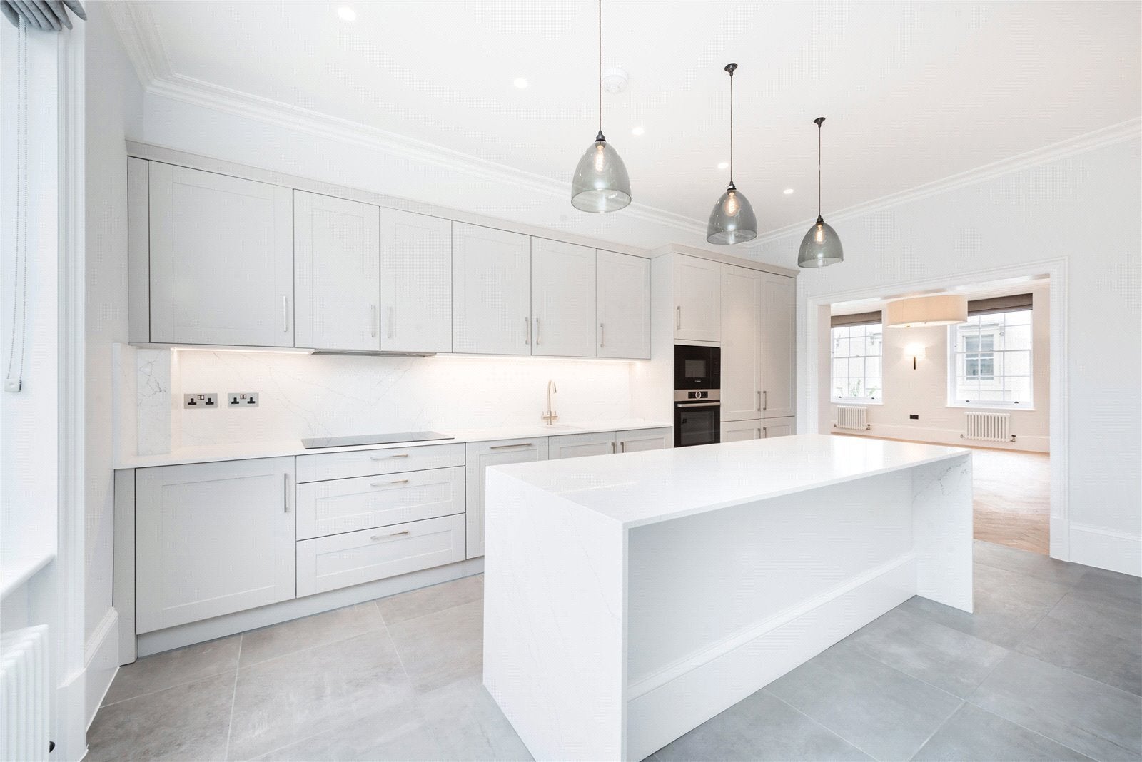 Flat Montague Street in Greater London