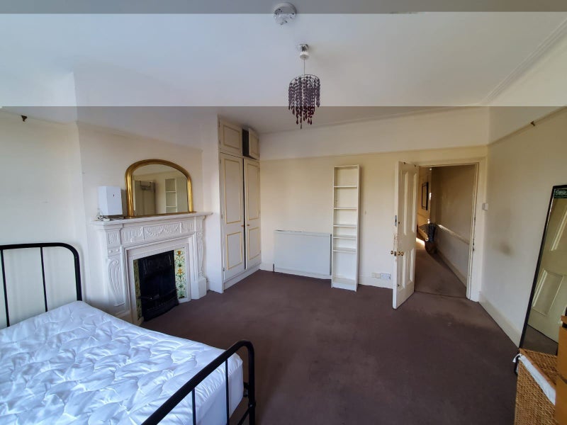 Room Heybridge Avenue in Greater London