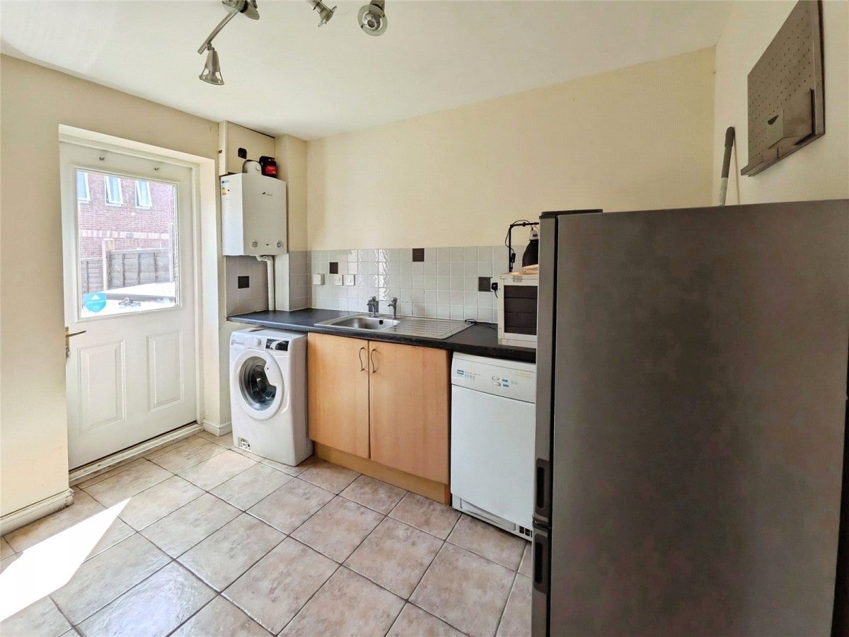 House Manderston Close in Dudley