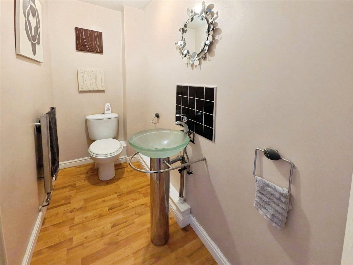 House Manderston Close in Dudley