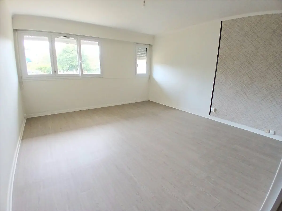 Appartement Avenue Bonaparte à Laval
