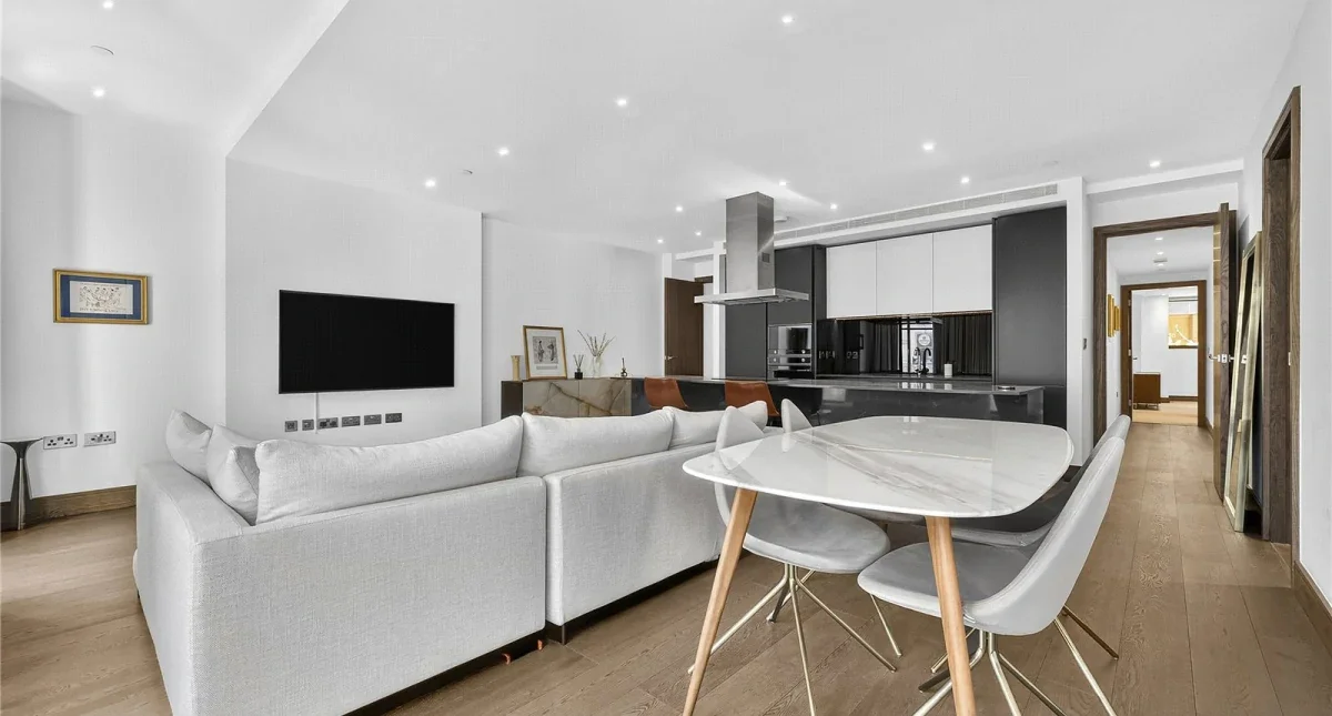 Flat Hanway Street in City of Westminster