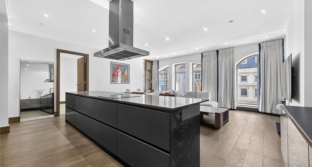 Flat Hanway Street in City of Westminster
